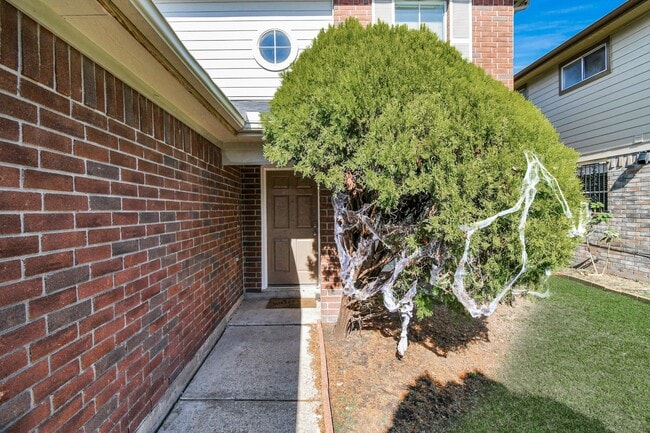 Building Photo - 8914 Pecan Pl Dr