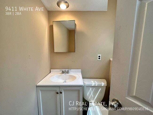 Building Photo - 9411 White Ave