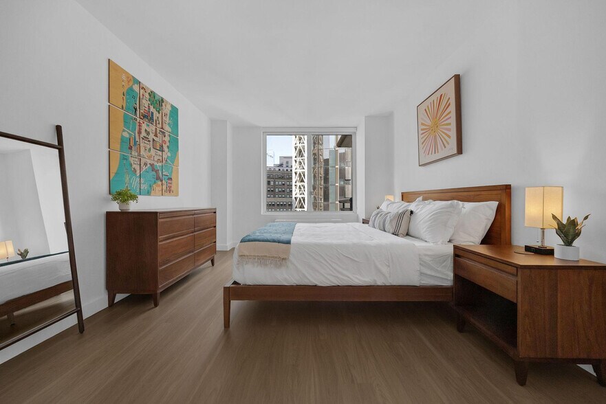 Building Photo - 64B W 37th St