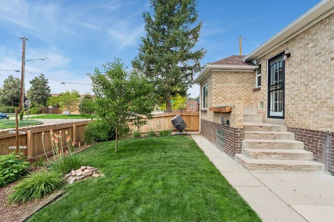Building Photo - 1600 Winona Ct