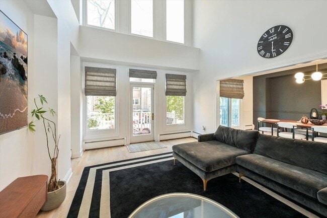 Building Photo - 207 Shearwater Ct W
