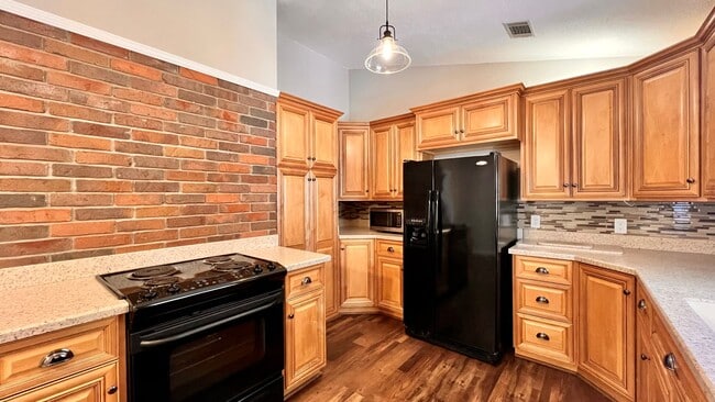 Building Photo - 490 Scott Ln