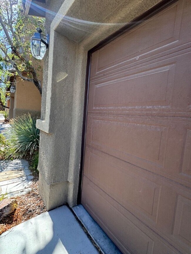 Building Photo - 3 Bedroom Home in a Gated Community! North...