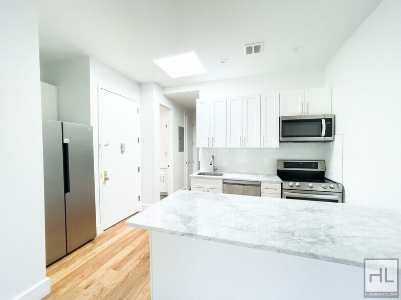 Building Photo - CROWN HEIGHTS / Amazing Sunlit 3-Bed 2-Bath