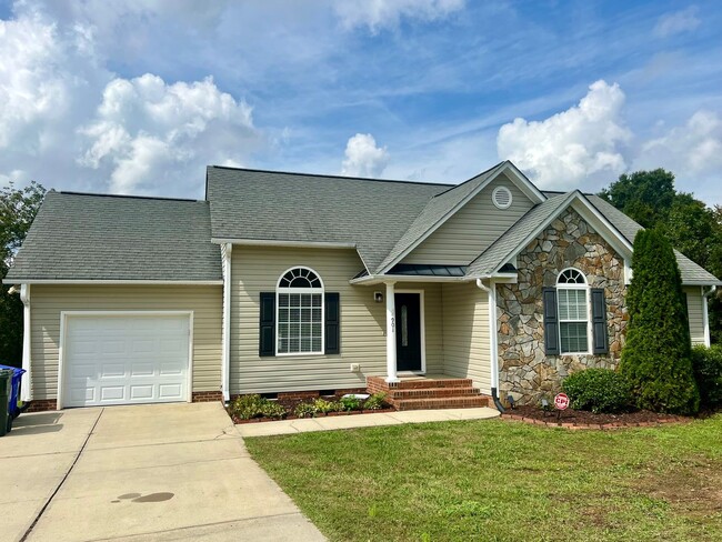 Building Photo - Three bedroom, 2 bath house in Mebane-Move...