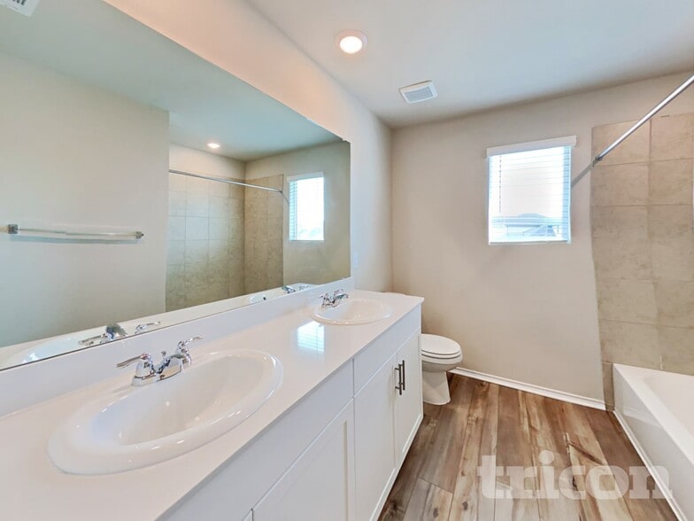 Building Photo - 5100 Saddle Clb Dr