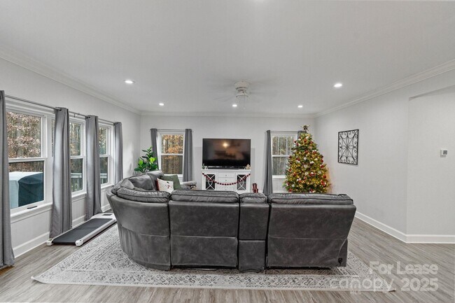 Building Photo - 122 Rutan Ct