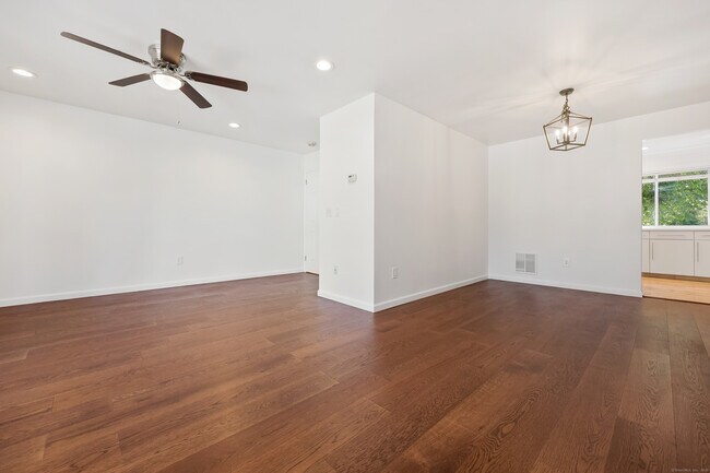 Building Photo - 75 Cos Cob Ave