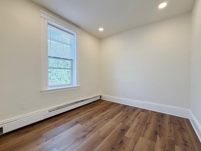 Building Photo - 1918 Kerrigan Ave