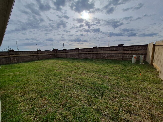 Building Photo - 30743 Wicklow Gdns Dr