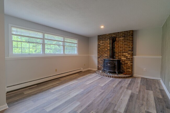 Building Photo - Price Improvement! Sweet Serene Silver Lake