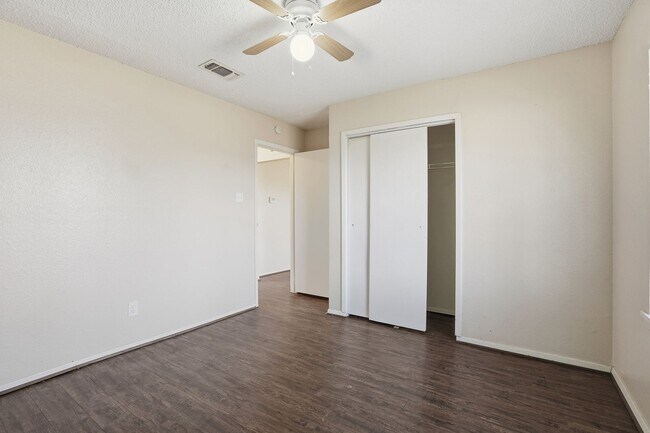 Building Photo - 1116 Hanover St