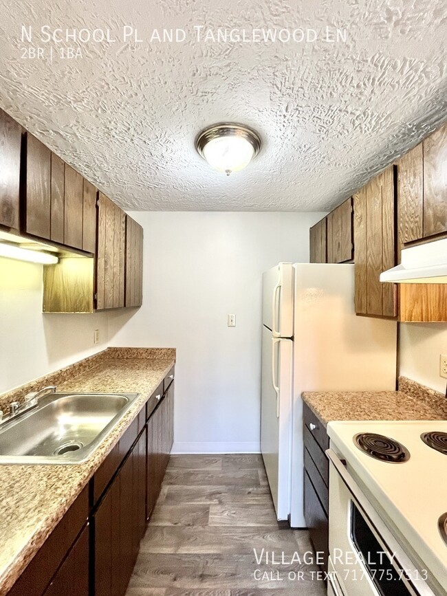 Building Photo - 307 N School Pl