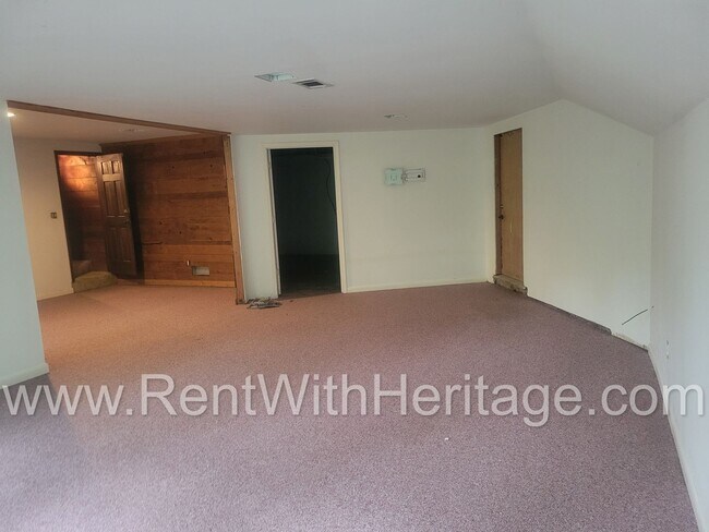 Building Photo - 1050 Flamingo Dr
