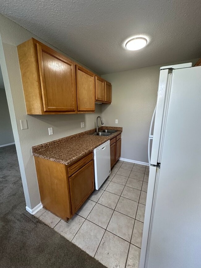 Building Photo - Upgraded 2 Bed 2 Bath Available at Coral C...
