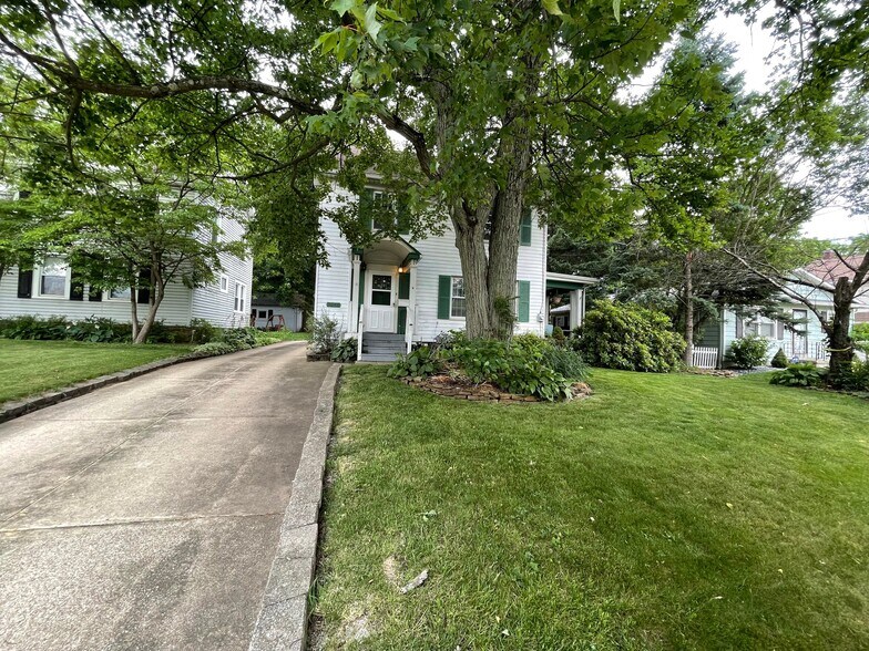 Building Photo - 2648 3rd St