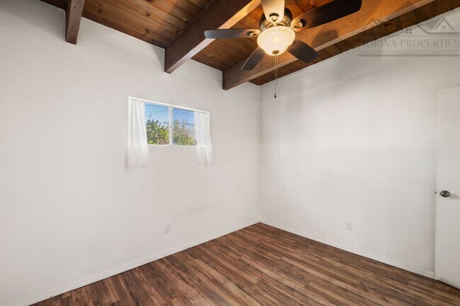 Building Photo - Rustic Santa Fe Charm on Kathryn Ave.