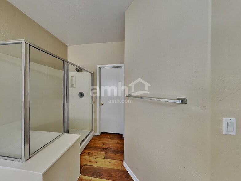 Building Photo - 8316 W Pima St