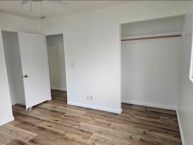 Building Photo - 56-344-344 Huehu St