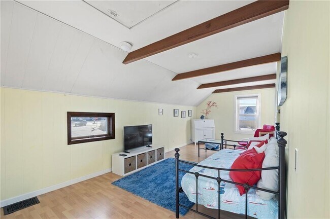 Building Photo - 15 Cedar Ave