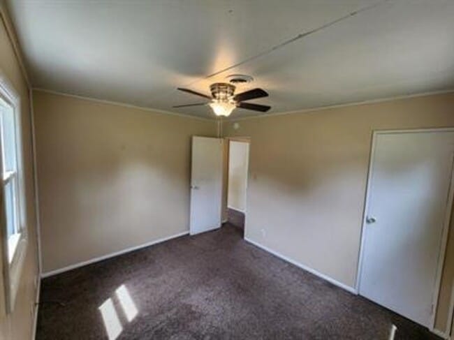 Building Photo - 1088 Eastview Dr