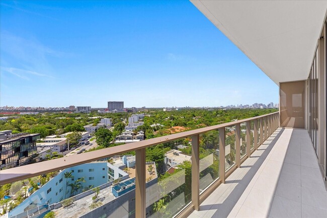 Building Photo - 2678 Tigertail Ave