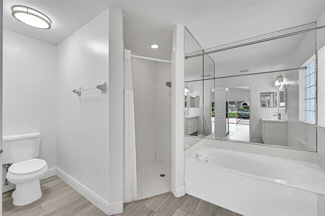 Building Photo - 16417 Sapphire Pl
