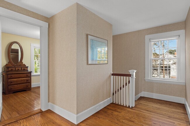 Building Photo - 84 Mt Pleasant Ave