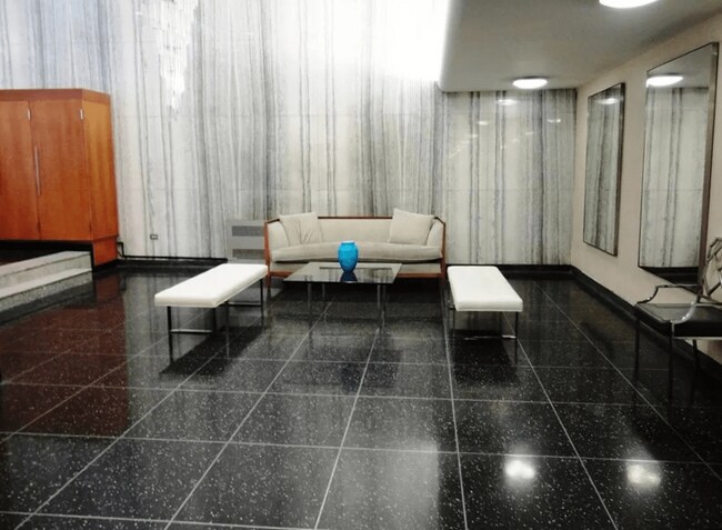 Lobby - 139 E 33rd St