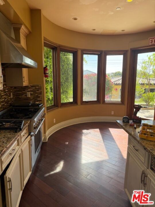 Building Photo - 1126 Yale St