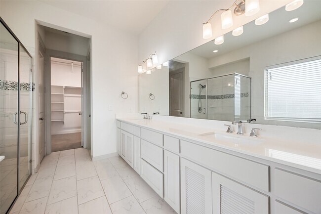 Building Photo - 5208 Watters Branch Dr