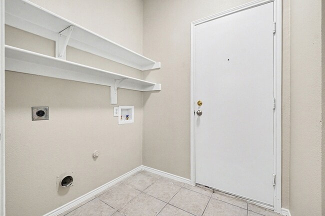 Building Photo - 1550 Charleston Dr