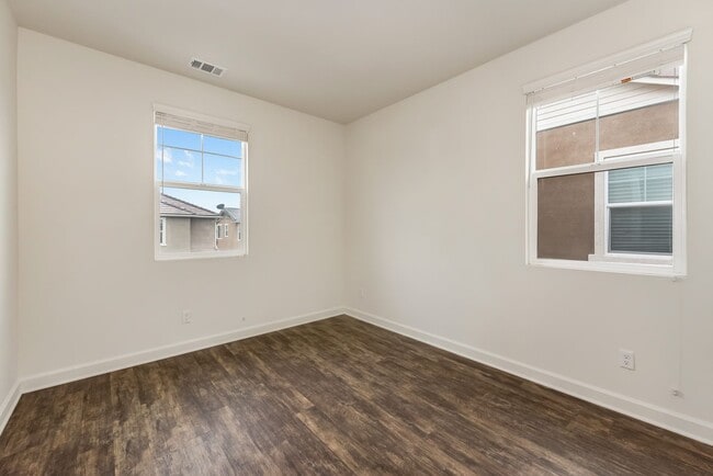 Building Photo - Village at Los Carneros 5 bdrm / 3 bth Home w/ 2-Car Garage and AC!