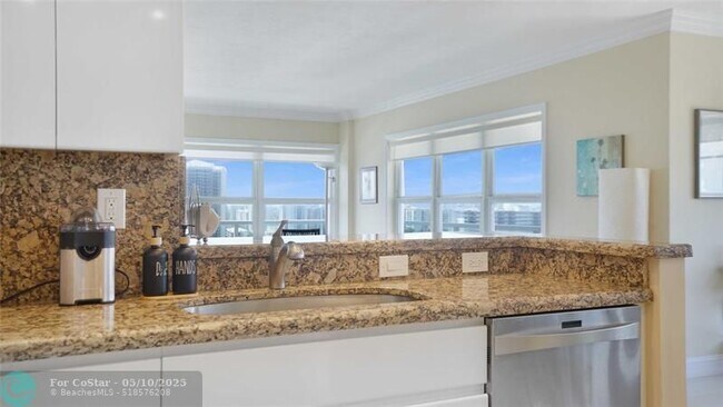Building Photo - 3750 Galt Ocean Dr
