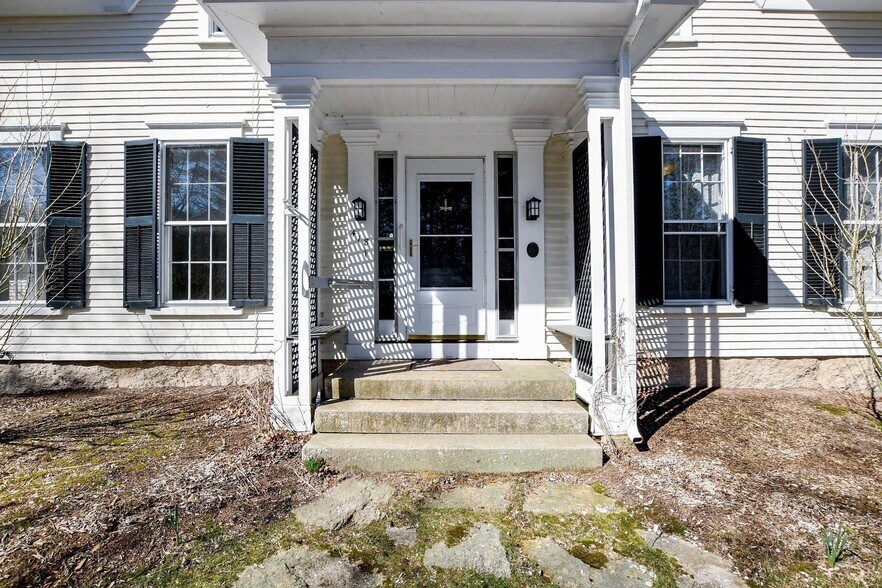 Building Photo - 418 Front St