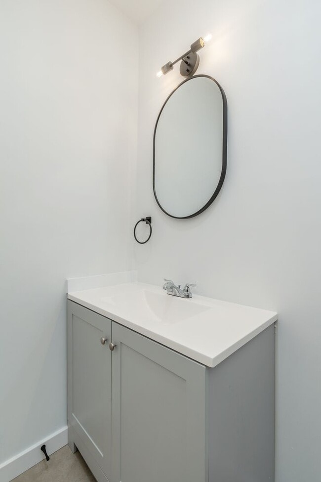 Building Photo - 5758 Spruce St