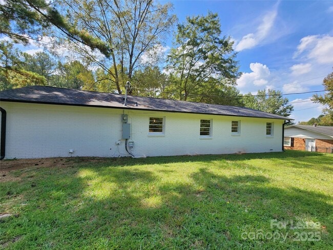 Building Photo - 204 Long Creek Rd