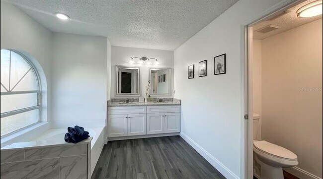 Building Photo - 8700 Eton Ct