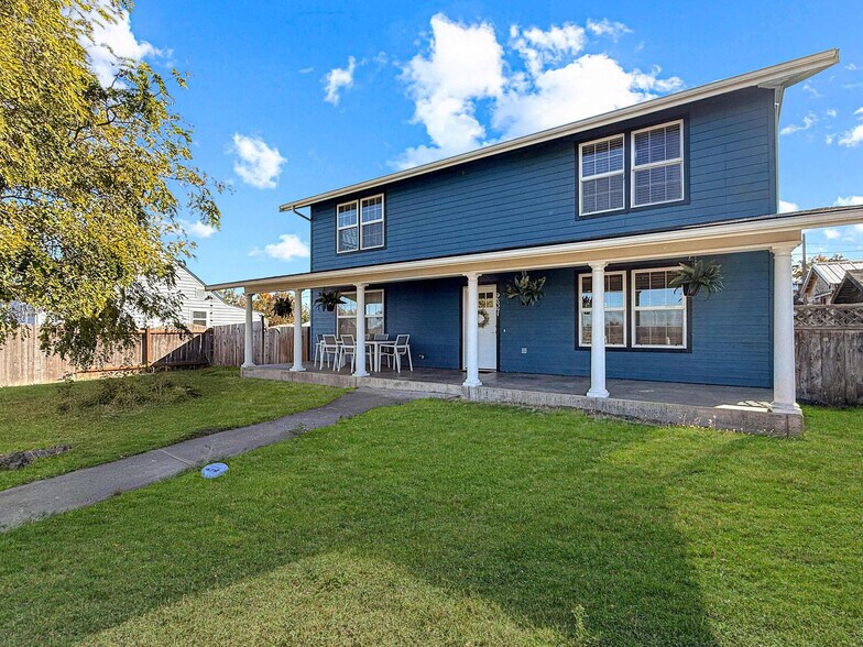 Building Photo - 237 W Alder St