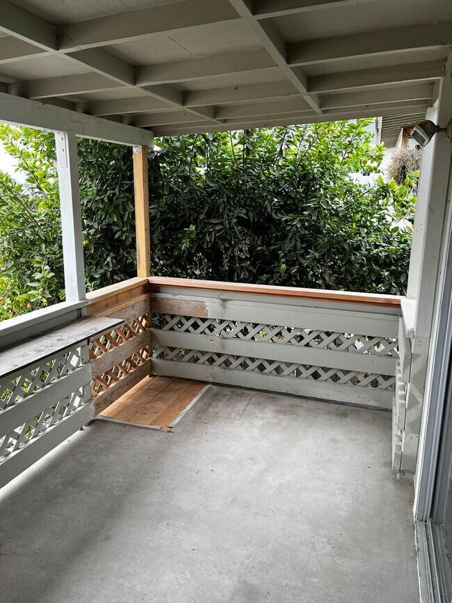 Building Photo - 269 Larchmont Dr