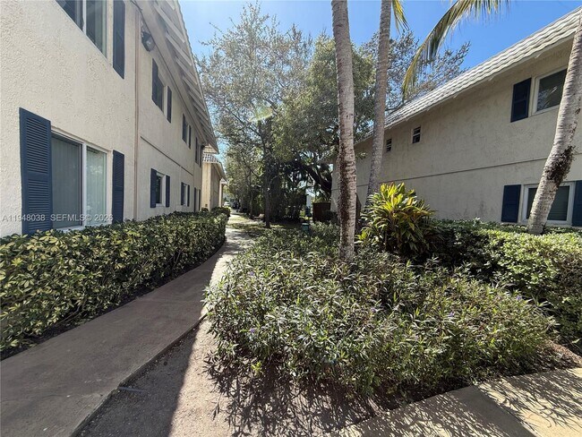 Building Photo - 8607 SW 68th Ct