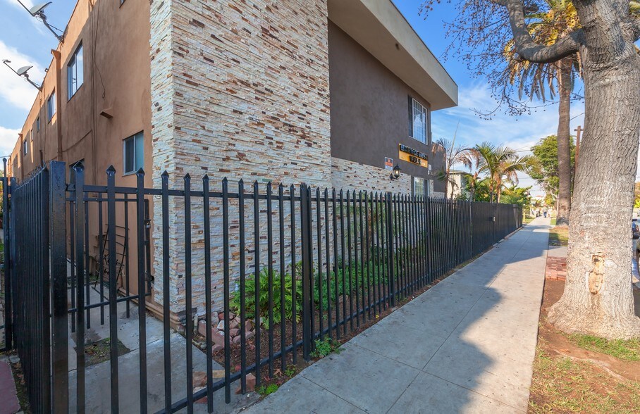 Building Photo - Bay Aire Apartments