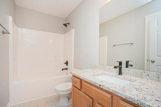 Building Photo - 1254 Lasalle Dr