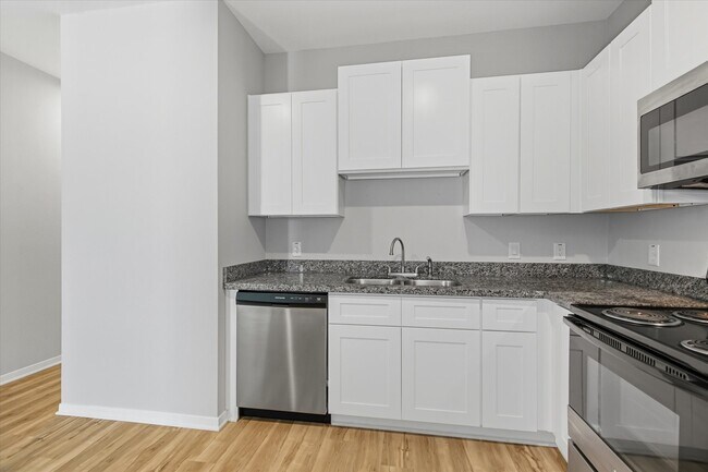 Building Photo - 205 N Bay