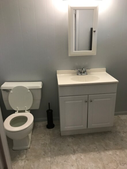 Building Photo - 443 Normandy Rd