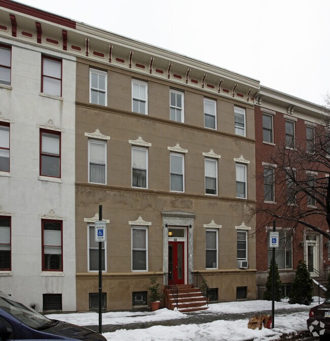 Primary Photo - 1907 Green St