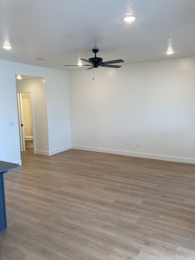 Building Photo - Move-In Discount - 3 Bed - 2.5 Bath - Larg...