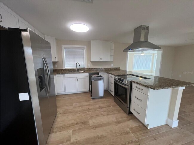 Building Photo - 421 Adams Ct NW