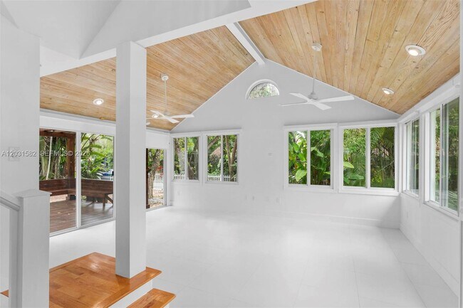 Building Photo - 3945 Loquat Ave
