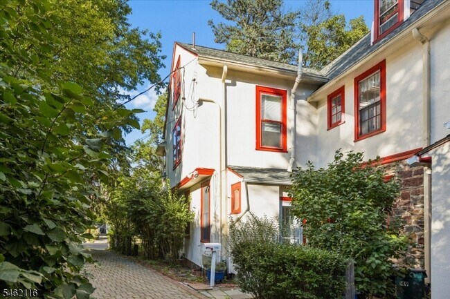 Building Photo - 145 Watchung Ave